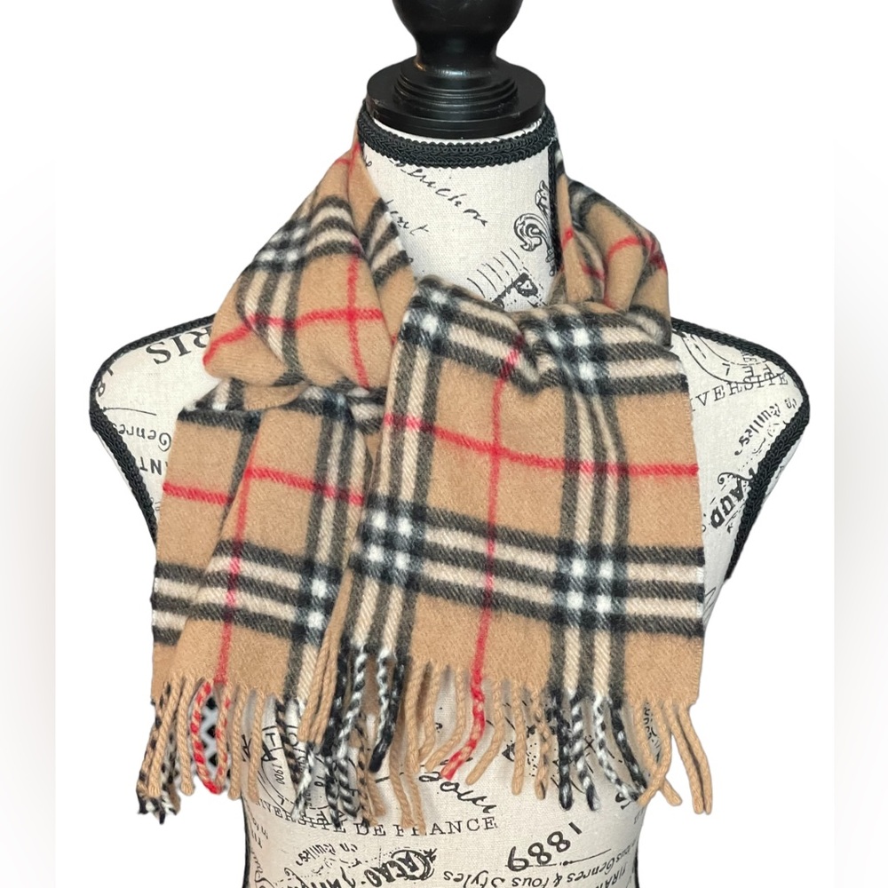 100% Authentic Burberry Lambs Wool Scarf